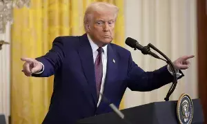 US President Donald Trump: అమెరికా అధ్యక్షుడు ట్రంప్కు సుప్రీంకోర్టులో భారీ ఎదురుదెబ్బ.. సుంకాలు రద్దు US President Donald Trump: అమెరికా అధ్యక్షుడు ట్రంప్కు సుప్రీంకోర్టులో భారీ ఎదురుదెబ్బ.. సుంకాలు రద్దు