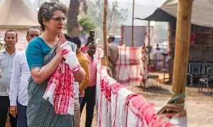 Priyanka Gandhi Criticises: అస్సాంలో రాజకీయ వివాదం: గౌరవ్ గొగొయ్ కుటుంబాన్ని లాగడం సరికాదు - ప్రియాంకా గాంధీ విమర్శ Priyanka Gandhi Criticises: అస్సాంలో రాజకీయ వివాదం: గౌరవ్ గొగొయ్ కుటుంబాన్ని లాగడం సరికాదు - ప్రియాంకా గాంధీ విమర్శ