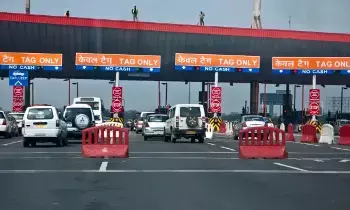 Toll Plaza : ఏప్రిల్ 1 నుంచి టోల్ ప్లాజాల వద్ద నగదుకు నో ఎంట్రీ.. ఫాస్టాగ్ లేకపోతే షాక్ తప్పదు