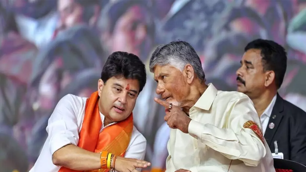 CM Chandrababu: సీఎం చంద్రబాబు: తపాలా వ్యవస్థ సేవలు ఎప్పటికీ మరువలేము CM Chandrababu: సీఎం చంద్రబాబు: తపాలా వ్యవస్థ సేవలు ఎప్పటికీ మరువలేము
