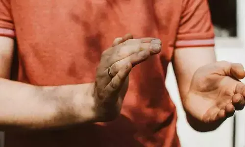 Clapping Your Hands: చప్పట్లు కొడుతున్నారా? అయితే ఈ విషయాలు తెలుసుకోండి.. అది కేవలం ధ్వని మాత్రమే కాదు ఒక శక్తి.. Clapping Your Hands: చప్పట్లు కొడుతున్నారా? అయితే ఈ విషయాలు తెలుసుకోండి.. అది కేవలం ధ్వని మాత్రమే కాదు ఒక శక్తి..