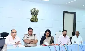 Adulterated Milk Tragedy: రాజమహేంద్రవరం: కల్తీ పాల బాధితులు.. మరో ముగ్గురు మృతి, పాల వ్యాపారి అరెస్టు Adulterated Milk Tragedy: రాజమహేంద్రవరం: కల్తీ పాల బాధితులు.. మరో ముగ్గురు మృతి, పాల వ్యాపారి అరెస్టు