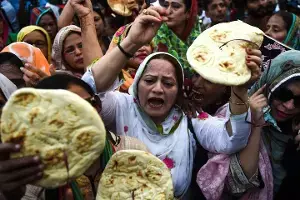 Pakistan Economic Crisis : పాకిస్థాన్‌లో పప్పుల సునామీ..ఖజానా ఖాళీ..కోట్లాది మంది ఆకలి కేకలు