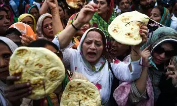 Pakistan Economic Crisis : పాకిస్థాన్‌లో పప్పుల సునామీ..ఖజానా ఖాళీ..కోట్లాది మంది ఆకలి కేకలు