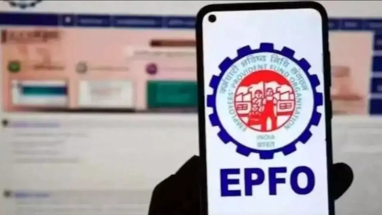 EPFO : ఈపీఎఫ్ఓ కీలక నిర్ణయం.. ఇకపై నెలకు ఒకసారి కాకుండా ఏడాదికి ఒకేసారి పెట్టుబడి EPFO : ఈపీఎఫ్ఓ కీలక నిర్ణయం.. ఇకపై నెలకు ఒకసారి కాకుండా ఏడాదికి ఒకేసారి పెట్టుబడి