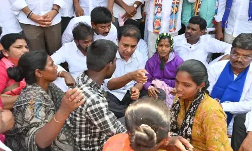 Kummera Incident: కుమ్మెర ఘటన: నిందితులకు ఎలాంటి పార్టీ అండా లేకుండా కఠిన శిక్ష విధించాలి - కేటీఆర్ డిమాండ్ Kummera Incident: కుమ్మెర ఘటన: నిందితులకు ఎలాంటి పార్టీ అండా లేకుండా కఠిన శిక్ష విధించాలి - కేటీఆర్ డిమాండ్