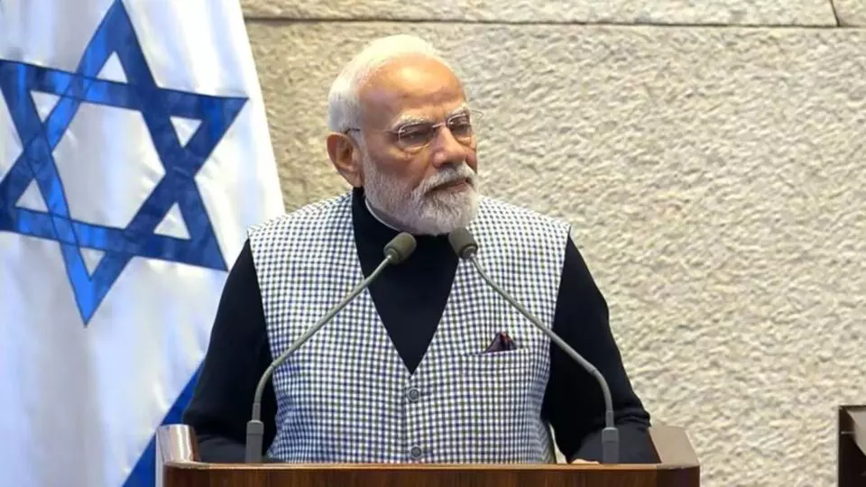 Prime Minister Narendra Modi: ఇజ్రాయెల్ పార్లమెంట్ అత్యున్నత బహుమతితో మోదీ సత్కారం: ఉగ్రవాదంపై సమిష్టి పోరు అవసరం Prime Minister Narendra Modi: ఇజ్రాయెల్ పార్లమెంట్ అత్యున్నత బహుమతితో మోదీ సత్కారం: ఉగ్రవాదంపై సమిష్టి పోరు అవసరం