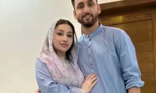 Pakistan Captain Salman Ali Agha: పాక్ కెప్టెన్ సల్మాన్ అలీ ఆఘా భార్య, కుమారుడిపై సోషల్ మీడియాలో వేధింపులు Pakistan Captain Salman Ali Agha: పాక్ కెప్టెన్ సల్మాన్ అలీ ఆఘా భార్య, కుమారుడిపై సోషల్ మీడియాలో వేధింపులు