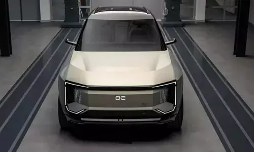 Mahindra : మళ్ళీ టాప్ గేర్ వేసిన మహీంద్రా.. సరికొత్త బోర్న్ ఎలక్ట్రిక్ కారుతో మార్కెట్ షేక్ Mahindra : మళ్ళీ టాప్ గేర్ వేసిన మహీంద్రా.. సరికొత్త బోర్న్ ఎలక్ట్రిక్ కారుతో మార్కెట్ షేక్