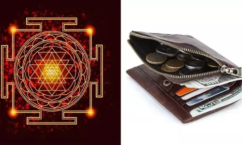 Goddess Lakshmi Won’t Stay: మీ పర్సులో ఇవి ఉంటే లక్ష్మీదేవి ఉండదు.. అదృష్టం వరించాలంటే వాలెట్లో ఇవి ఉండాల్సిందే.. Goddess Lakshmi Won’t Stay: మీ పర్సులో ఇవి ఉంటే లక్ష్మీదేవి ఉండదు.. అదృష్టం వరించాలంటే వాలెట్లో ఇవి ఉండాల్సిందే..