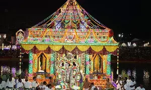 Grand Salakatla Teppotsavams: తిరుమలలో ఘనంగా శ్రీవారి సాలకట్ల తెప్పోత్సవాలు Grand Salakatla Teppotsavams: తిరుమలలో ఘనంగా శ్రీవారి సాలకట్ల తెప్పోత్సవాలు