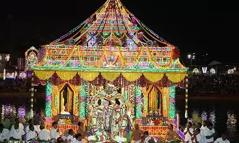 Grand Salakatla Teppotsavams: తిరుమలలో ఘనంగా శ్రీవారి సాలకట్ల తెప్పోత్సవాలు