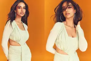 Meenakshi Chaudhary: బాలీవుడ్లోకి మీనాక్షి చౌదరి.. అక్షయ్ కుమార్కు జంటగా క్రేజీ ఆఫర్ Meenakshi Chaudhary: బాలీవుడ్లోకి మీనాక్షి చౌదరి.. అక్షయ్ కుమార్కు జంటగా క్రేజీ ఆఫర్