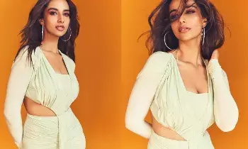 Meenakshi Chaudhary: బాలీవుడ్లోకి మీనాక్షి చౌదరి.. అక్షయ్ కుమార్కు జంటగా క్రేజీ ఆఫర్ Meenakshi Chaudhary: బాలీవుడ్లోకి మీనాక్షి చౌదరి.. అక్షయ్ కుమార్కు జంటగా క్రేజీ ఆఫర్