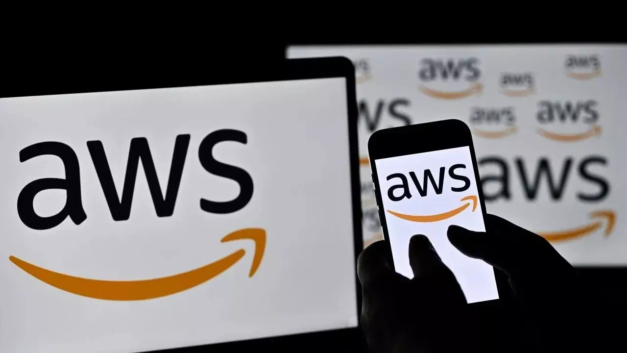 Amazon AWS : దుబాయ్లో క్షిపణుల వర్షం..అమెజాన్ డేటా సెంటర్ ధ్వంసం..యుద్ధ సెగతో నిలిచిన పవర్ Amazon AWS : దుబాయ్లో క్షిపణుల వర్షం..అమెజాన్ డేటా సెంటర్ ధ్వంసం..యుద్ధ సెగతో నిలిచిన పవర్
