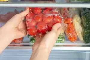 Refrigerator Can Be Harmful: జాగ్రత్త: ఈ వస్తువులను ఫ్రిజ్లో పెడుతున్నారా? అయితే వెంటనే ఆపేయండి! Refrigerator Can Be Harmful: జాగ్రత్త: ఈ వస్తువులను ఫ్రిజ్లో పెడుతున్నారా? అయితే వెంటనే ఆపేయండి!