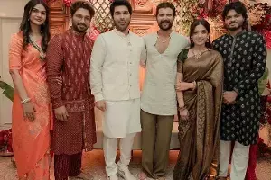 Wedding Celebrations at the Allu Family Residence: అల్లు వారింట పెళ్లి సందడి..స్పెషల్ అట్రాక్షన్ గా విరోష్ జోడి Wedding Celebrations at the Allu Family Residence: అల్లు వారింట పెళ్లి సందడి..స్పెషల్ అట్రాక్షన్ గా విరోష్ జోడి