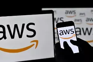Amazon AWS : దుబాయ్లో క్షిపణుల వర్షం..అమెజాన్ డేటా సెంటర్ ధ్వంసం..యుద్ధ సెగతో నిలిచిన పవర్ Amazon AWS : దుబాయ్లో క్షిపణుల వర్షం..అమెజాన్ డేటా సెంటర్ ధ్వంసం..యుద్ధ సెగతో నిలిచిన పవర్