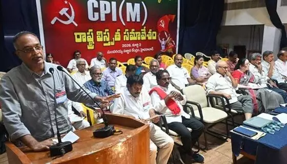 CPM Leaders: ఇరాన్పై దాడులను మోదీ ఎందుకు ఖండించడం లేదు?: సీపీఎం నాయకుల ఆరోపణ CPM Leaders: ఇరాన్పై దాడులను మోదీ ఎందుకు ఖండించడం లేదు?: సీపీఎం నాయకుల ఆరోపణ