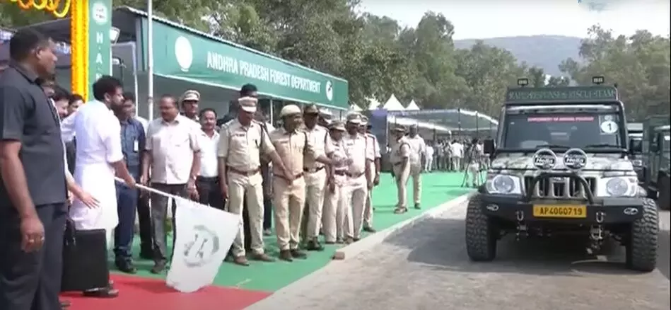 Deputy CM Pawan Kalyan: అటవీశాఖ చరిత్రలో మైలురాయి: ‘హనుమాన్’ ప్రాజెక్టును ప్రారంభించిన డిప్యూటీ సీఎం పవన్ కళ్యాణ్ Deputy CM Pawan Kalyan: అటవీశాఖ చరిత్రలో మైలురాయి: ‘హనుమాన్’ ప్రాజెక్టును ప్రారంభించిన డిప్యూటీ సీఎం పవన్ కళ్యాణ్