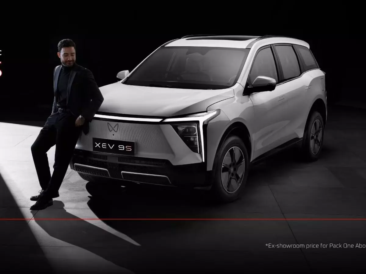 Mahindra : 30 వేల బుకింగ్స్.. 500 కి.మీ మైలేజీ.. మహింద్రా ఎలక్ట్రిక్ విప్లవం మాములుగా లేదుగా