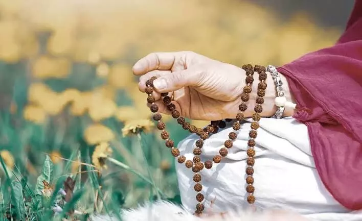 Mantra Chanting: మంత్ర జపం: సరైన పద్ధతిలో చేస్తేనే శుభ ఫలితాలు.. లేదంటే ప్రమాదమే..