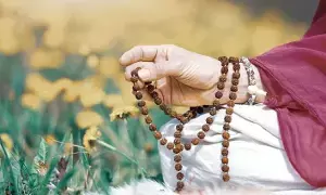 Mantra Chanting: మంత్ర జపం: సరైన పద్ధతిలో చేస్తేనే శుభ ఫలితాలు.. లేదంటే ప్రమాదమే..