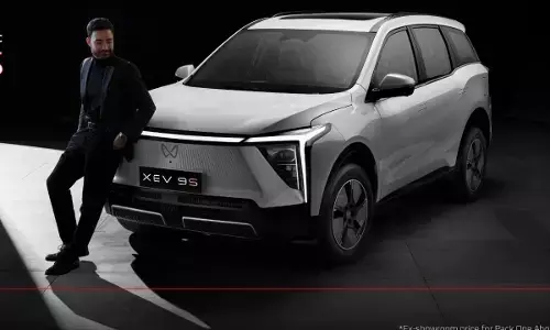 Mahindra : 30 వేల బుకింగ్స్.. 500 కి.మీ మైలేజీ.. మహింద్రా ఎలక్ట్రిక్ విప్లవం మాములుగా లేదుగా