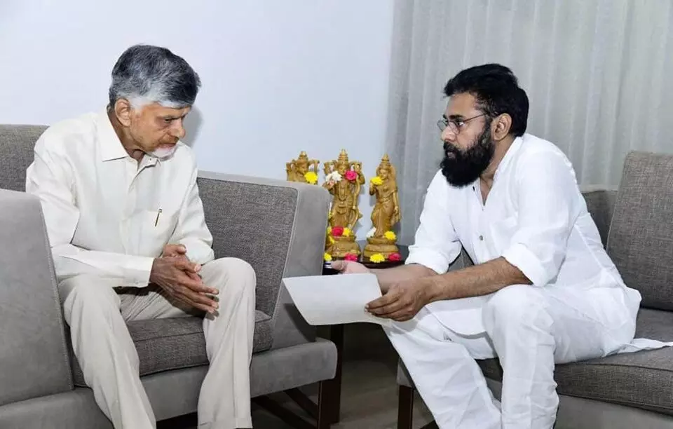 CM Chandrababu Issues Clear Directives: 2028 డిసెంబరు నాటికి అన్ని గ్రామాలకు రోడ్లు, తాగునీరు సౌకర్యం కల్పన: సీఎం చంద్రబాబు ఆదేశాలు CM Chandrababu Issues Clear Directives: 2028 డిసెంబరు నాటికి అన్ని గ్రామాలకు రోడ్లు, తాగునీరు సౌకర్యం కల్పన: సీఎం చంద్రబాబు ఆదేశాలు