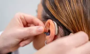 Deafness at 40: 40 ఏళ్లకే చెవుడు.. ? మీ ఇయర్‌ఫోన్ల వాడకంపై ఎయిమ్స్ వైద్యుల హెచ్చరిక..