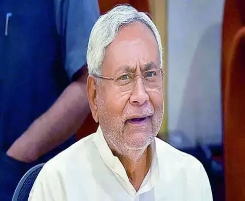 Bihar CM Nitish Kumar: రాజకీయాల్లో కీలక మలుపు.. రాజ్యసభకు నీతీశ్, సీఎం పదవికి రాజీనామా సంకేతాలు Bihar CM Nitish Kumar: రాజకీయాల్లో కీలక మలుపు.. రాజ్యసభకు నీతీశ్, సీఎం పదవికి రాజీనామా సంకేతాలు