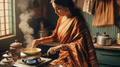 Wearing Footwear in the Kitchen: వంటగదిలోకి చెప్పులు వేసుకుని వెళ్తున్నారా? అయితే ఈ వాస్తు దోషాల గురించి తెలుసుకోండి.. Wearing Footwear in the Kitchen: వంటగదిలోకి చెప్పులు వేసుకుని వెళ్తున్నారా? అయితే ఈ వాస్తు దోషాల గురించి తెలుసుకోండి..