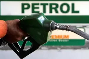 Fuel Prices Update  : పెట్రోల్, డీజిల్ రేట్లపై ఊరట.. 130 డాలర్లు దాటితేనే పెంచతామన్న కేంద్రం