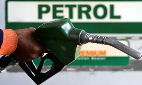 Fuel Prices Update  : పెట్రోల్, డీజిల్ రేట్లపై ఊరట.. 130 డాలర్లు దాటితేనే పెంచతామన్న కేంద్రం