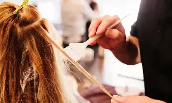 Coloring Your Hair: జుట్టుకు రంగు వేస్తున్నారా? అయితే మీ చర్మం జాగ్రత్త.. ఈ పొరపాట్లు అస్సలు చేయకండి..