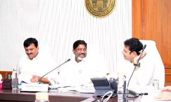 Bhatti Vikramarka: పంచాయతీలకు మూడేళ్లలో శాశ్వత భవనాల నిర్మాణం.. వివిధ శాఖల బడ్జెట్ ప్రతిపాదనలపై భట్టి సమీక్ష