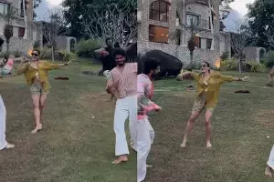 Vijay Deverakonda and Rashmika: తమ్ముడు ఆనంద్‌తో కలిసి విజయ్-రష్మిక అదిరిపోయే స్టెప్పులు.. వీడియో వైరల్..