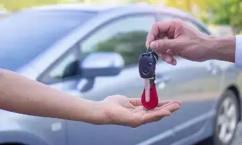 First Car Buying Guide : మొదటి కారు కొంటున్నారా? ఈ తప్పులు చేస్తే జేబుకు చిల్లు పడటం ఖాయం