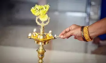 Lamp Lit During Auspicious Rituals: శుభకార్యాల్లో దీపం ఎందుకు వెలిగిస్తారు? దీని వెనుక ఉన్న అంతరార్థం ఏమిటో తెలుసా?