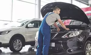 Car Service : కారు సర్వీసింగ్ ఎప్పుడు చేయించాలి? 10 వేల కిలోమీటర్లా లేక ఏడాది కాలమా? అసలు నిజం ఇవే