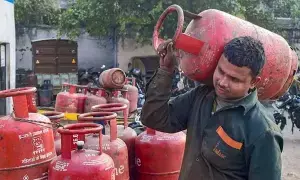 LPG Storage : ఇంట్లో గ్యాస్ సిలిండర్లు నిల్వ చేస్తున్నారా? ఏడేళ్ల జైలు శిక్ష పడే ఛాన్స్.. జాగ్రత్త LPG Storage : ఇంట్లో గ్యాస్ సిలిండర్లు నిల్వ చేస్తున్నారా? ఏడేళ్ల జైలు శిక్ష పడే ఛాన్స్.. జాగ్రత్త