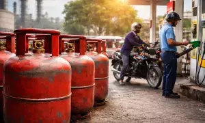 Fuel Supply : బంకులు ఖాళీ అవ్వవు.. సిలిండర్లు ఆగిపోవు.. ఇంధన నిల్వలపై కేంద్రం గ్యారెంటీ Fuel Supply : బంకులు ఖాళీ అవ్వవు.. సిలిండర్లు ఆగిపోవు.. ఇంధన నిల్వలపై కేంద్రం గ్యారెంటీ