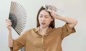 Dehydration Risk in Summer: వేసవిలో డీహైడ్రేషన్ ముప్పు.. కేవలం నీరు తాగితే సరిపోదు.. ఈ ఆహారాలు మీ డైట్‌లో ఉండాల్సిందే