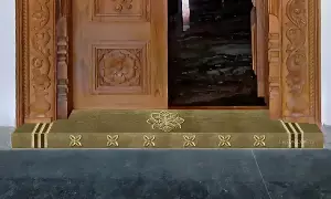 Doorstep Is Goddess Lakshmi’s Abode:  ఇంటి గడప మహాలక్ష్మి నివాసం.. బయటకు వెళ్లేటప్పుడు, వచ్చేటప్పుడు ఈ చిన్న పని చేస్తున్నారా?