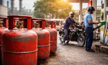 Fuel Supply : బంకులు ఖాళీ అవ్వవు.. సిలిండర్లు ఆగిపోవు.. ఇంధన నిల్వలపై కేంద్రం గ్యారెంటీ