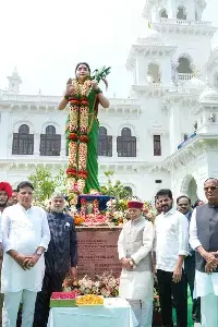 ‘Telangana Talli’ Statue: అసెంబ్లీ ఆవరణలో ‘తెలంగాణ తల్లి’ విగ్రహం ఆవిష్కరణ ‘Telangana Talli’ Statue: అసెంబ్లీ ఆవరణలో ‘తెలంగాణ తల్లి’ విగ్రహం ఆవిష్కరణ