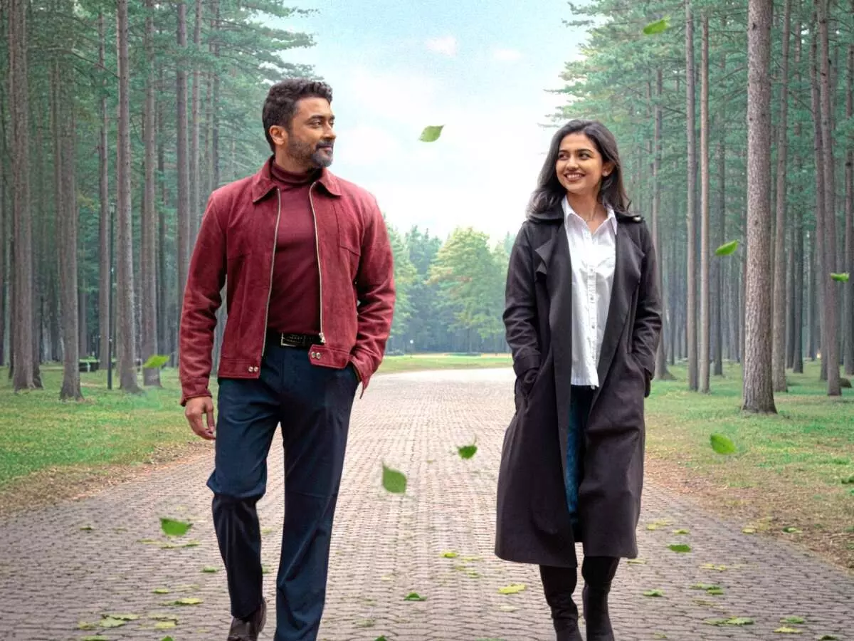 Viswanath & Sons Teaser: విశ్వనాథ్ అండ్ సన్స్ టీజర్: నలభై ఏళ్ల సూర్యతో మమితా బైజు ప్రేమాయణం! Viswanath & Sons Teaser: విశ్వనాథ్ అండ్ సన్స్ టీజర్: నలభై ఏళ్ల సూర్యతో మమితా బైజు ప్రేమాయణం!