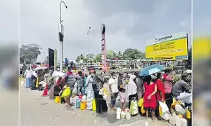 Fuel Crisis : వారానికి 4 రోజులే ఆఫీసులు.. ఇంధనం ఆదా చేసేందుకు లంక సర్కార్ సంచలన నిర్ణయం