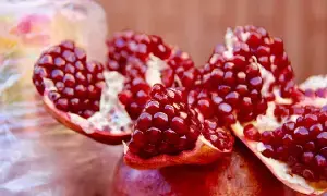 Eat One Pomegranate Daily:  ప్రతిరోజూ ఒక దానిమ్మపండు తింటే.. ఈ 8 అద్భుత మార్పులు మీ సొంతం..