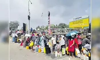 Fuel Crisis : వారానికి 4 రోజులే ఆఫీసులు.. ఇంధనం ఆదా చేసేందుకు లంక సర్కార్ సంచలన నిర్ణయం